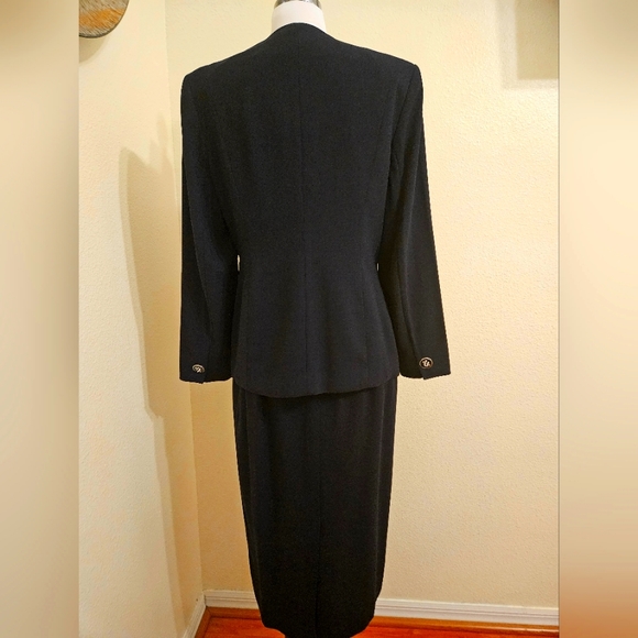 FELICE Two Piece Ladies Elegant Navy Suit - Picture 4 of 8